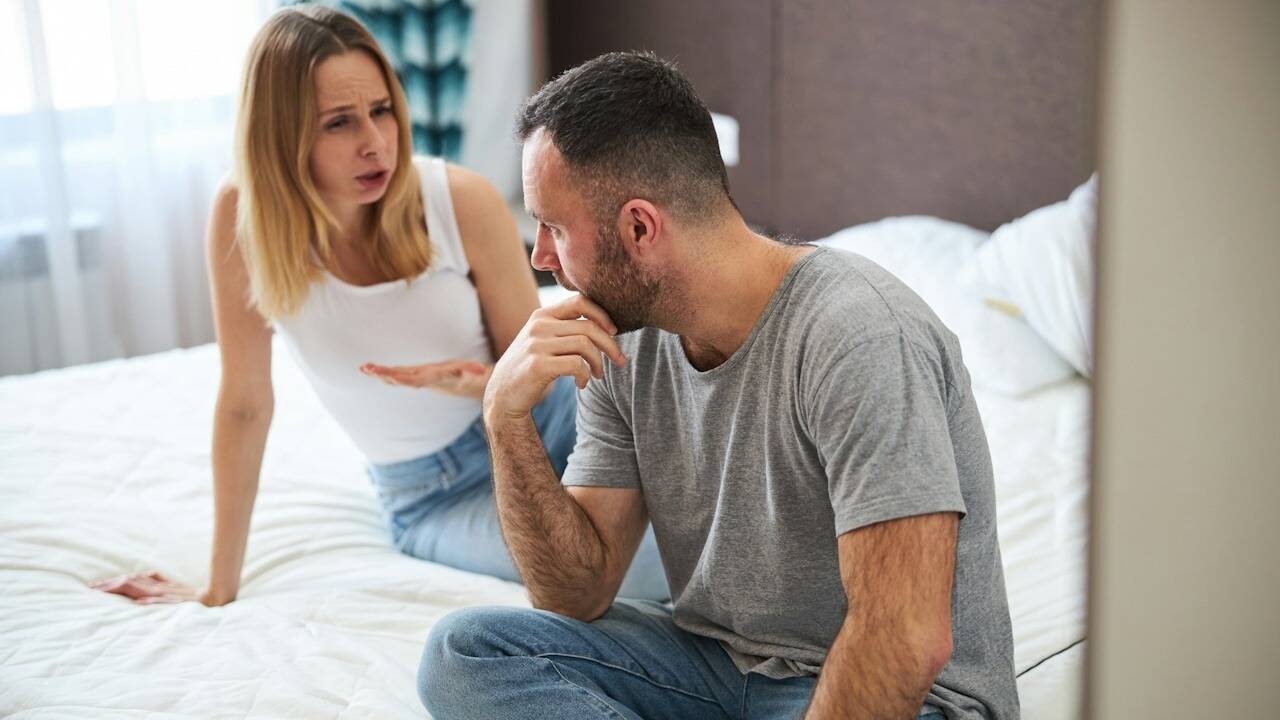 15 Signs She’s Just Not Into You