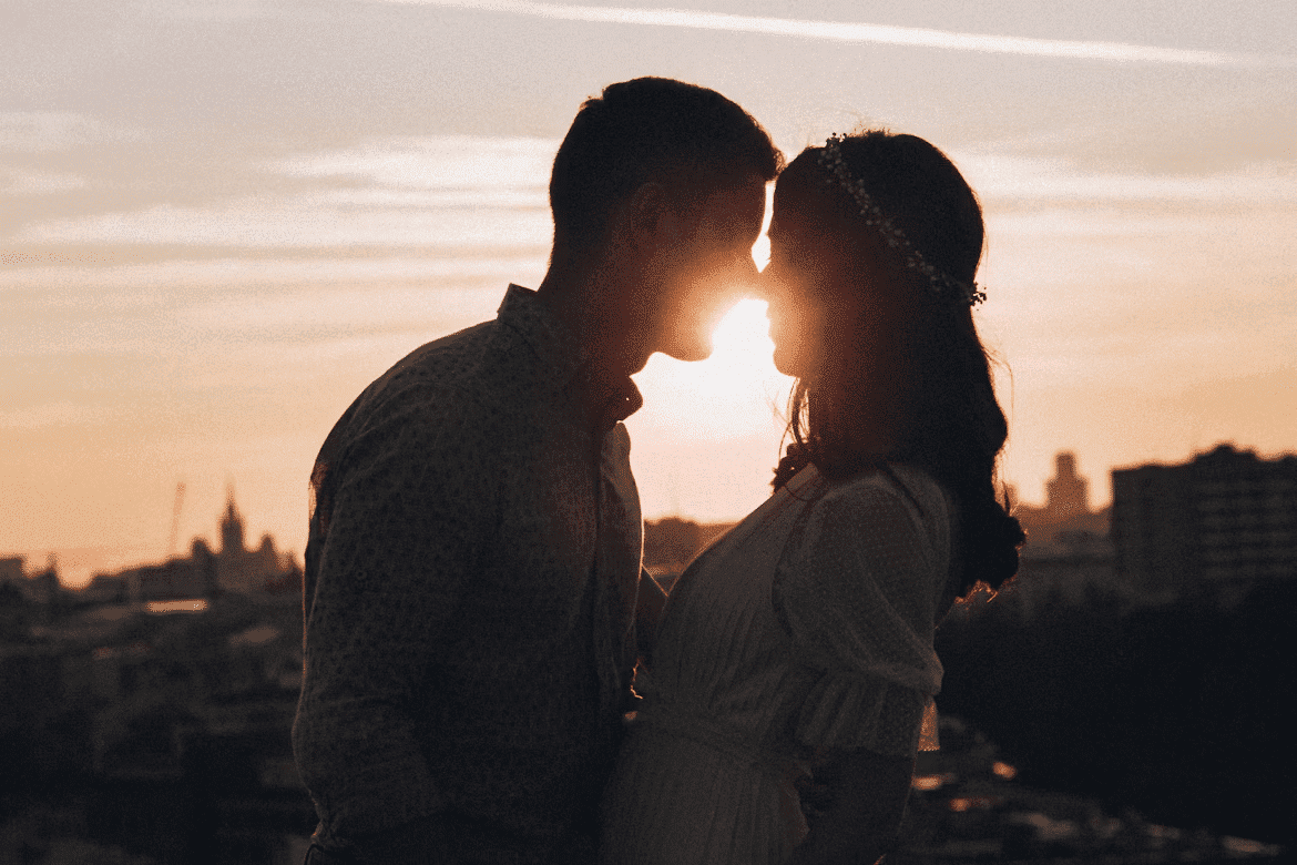 15 Things Men Do That Attract Women But They Pretend Not to Notice (Especially #7)