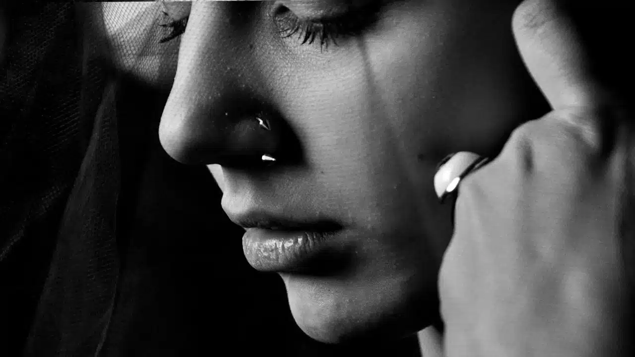 13 Painful Truths That Hit After Someone You Thought Would Always Stay Walks Away